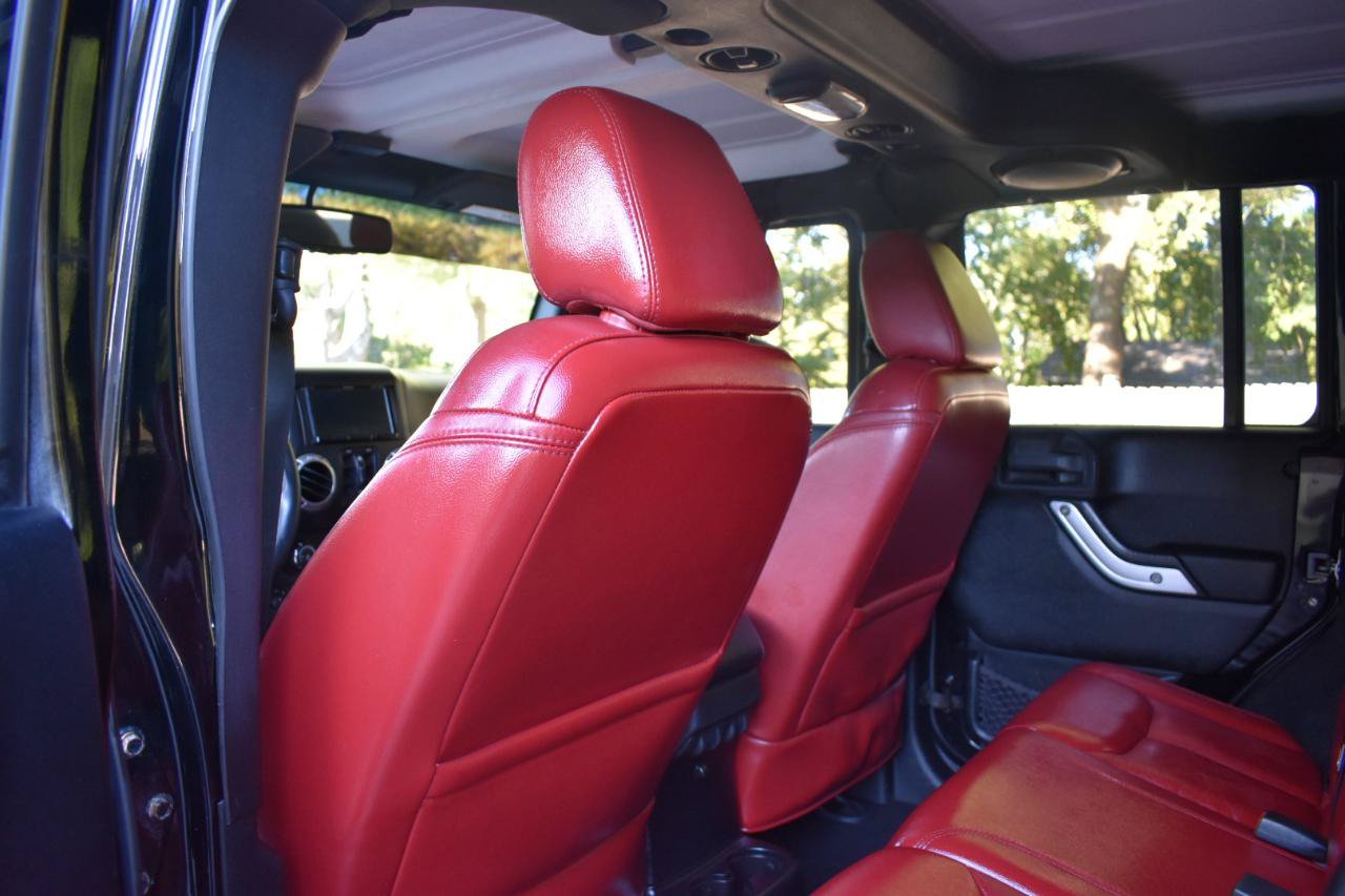 Used 2013 Jeep Wrangler Unlimited Rubicon AWD/4WD image 18