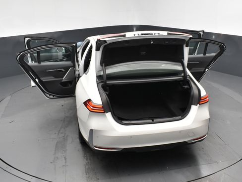 Used 2025 BMW 530i image 25