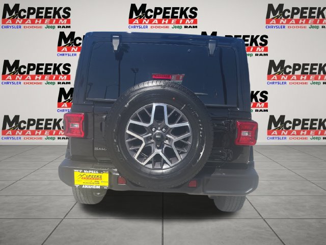 Used 2026 Jeep Wrangler Unlimited Sahara AWD/4WD image 4