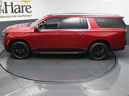 New 2025 Chevrolet Suburban Premier image 21