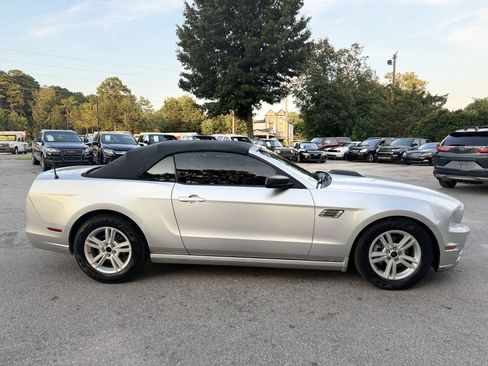 Used 2014 Ford Mustang Convertible RWD image 4