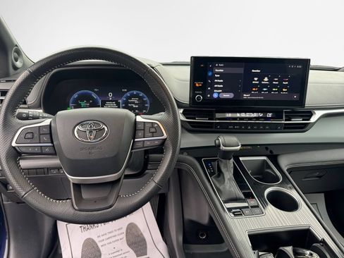 Used 2025 Toyota Sienna XSE w/ XSE Plus Package AWD/4WD image 22