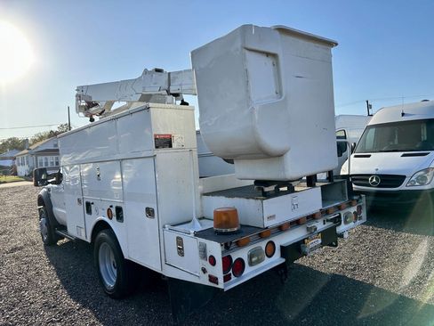 Used 2009 Ford F550 2WD Regular Cab Super Duty image 9