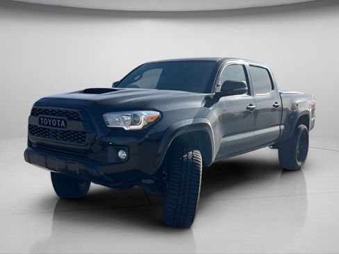Used 2017 Toyota Tacoma TRD Sport image 14