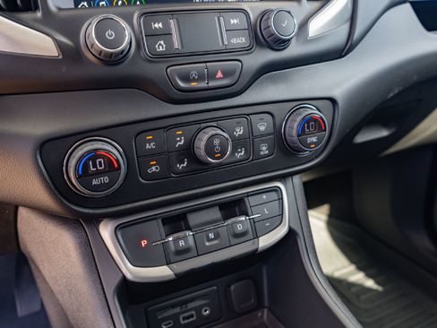 Used 2022 GMC Terrain SLT w/ Infotainment Package II AWD/4WD image 16