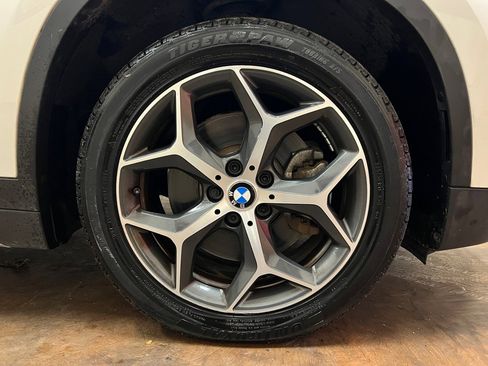 Used 2018 BMW X1 xDrive28i image 11