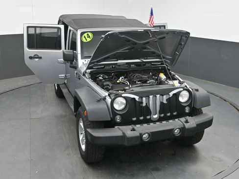 Used 2014 Jeep Wrangler Unlimited Sport w/ Max Tow Package AWD/4WD image 38