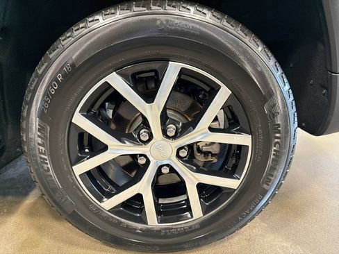 Used 2023 Jeep Grand Cherokee Limited AWD/4WD image 21