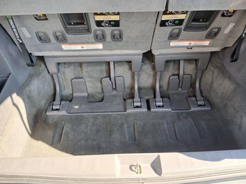 Used 2015 Toyota Sienna XLE Premium FWD image 12