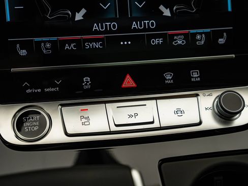 New 2026 Audi Q8 Prestige AWD/4WD image 36