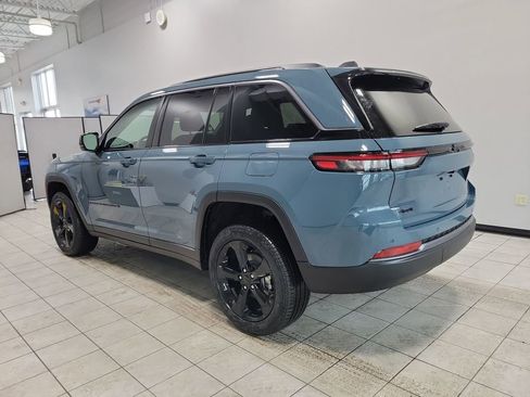 New 2026 Jeep Grand Cherokee Limited w/ Limited Altitude Package AWD/4WD image 4