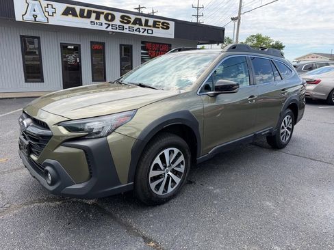 Used 2023 Subaru Outback Premium AWD/4WD image 2