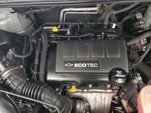 Used 2020 Chevrolet Trax LT w/ LT Convenience Package image 9