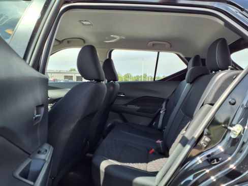 Used 2022 Nissan Kicks SV FWD image 19
