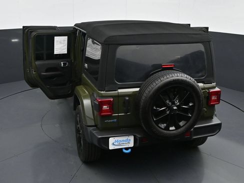 Used 2024 Jeep Wrangler Unlimited Sahara w/ Technology Group AWD/4WD image 45