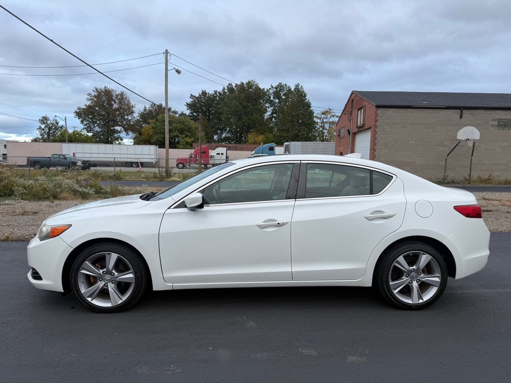 Used 2013 Acura ILX w/ Premium Package FWD image 2