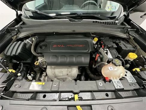 Used 2017 Jeep Renegade Sport w/ Power & Air Group image 24