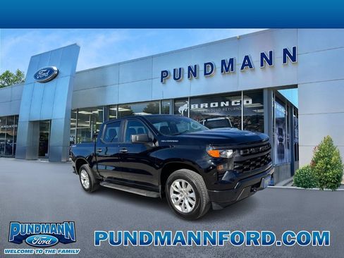 Used 2023 Chevrolet Silverado 1500 Custom AWD/4WD image 1