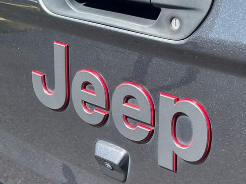 Used 2022 Jeep Gladiator Rubicon w/ LED Lighting Group AWD/4WD image 8