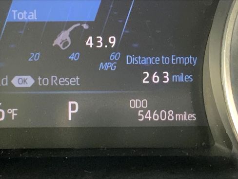 Used 2021 Toyota Camry XLE image 25