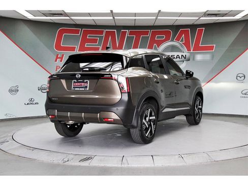 New 2026 Nissan Kicks SV image 5