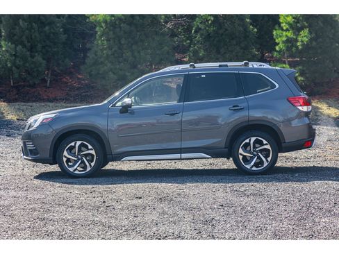 Used 2022 Subaru Forester Touring image 4