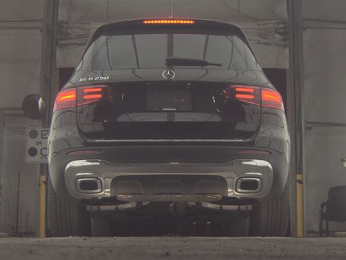 Used 2025 Mercedes-Benz GLB 250 image 10