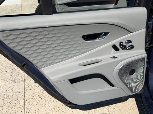 New 2025 Bentley Flying Spur Plug-In Hybrid image 40