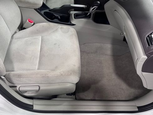 Used 2012 Honda Civic Hybrid Sedan image 19