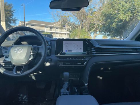 Used 2025 Toyota Camry LE image 18