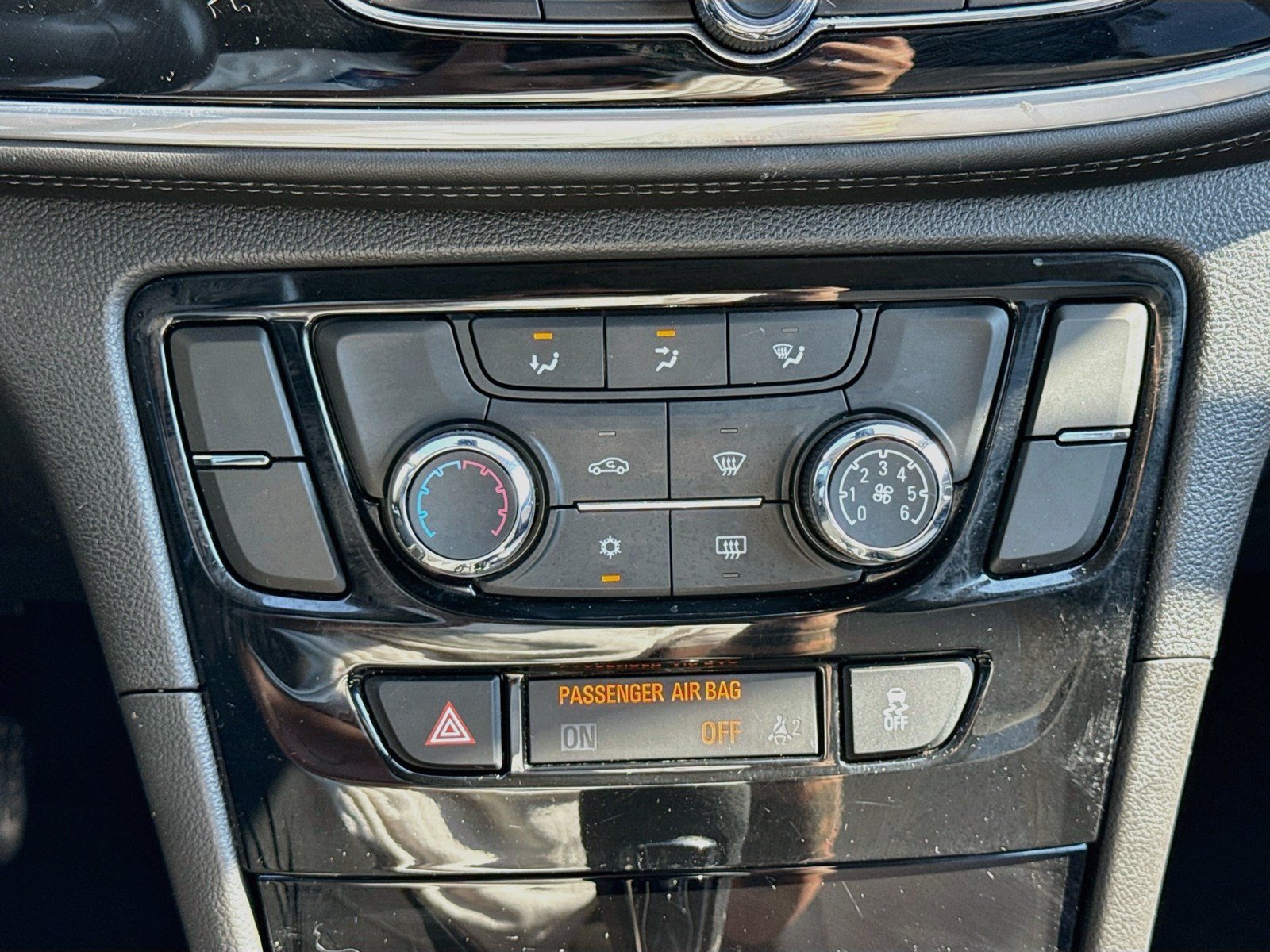 Used 2020 Buick Encore Preferred w/ Safety Package FWD image 19