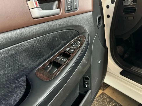 Used 2013 Hyundai Genesis 3.8 w/ Technology Pkg image 24