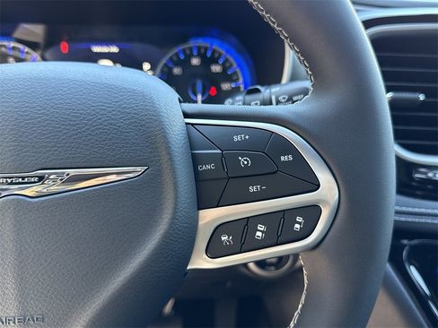 New 2026 Chrysler Pacifica Select image 23