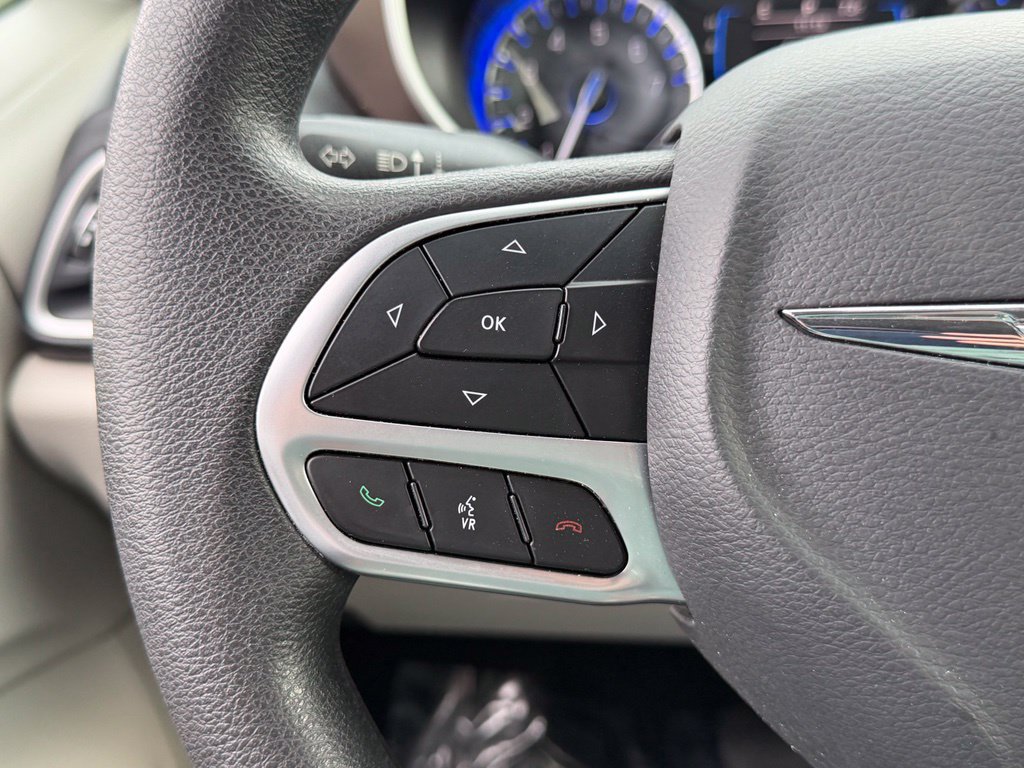 Used 2017 Chrysler Pacifica Touring Plus w/ Tire & Wheel Group FWD image 25