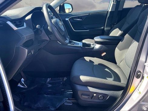 Used 2025 Toyota RAV4 XLE image 21