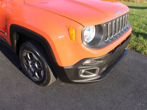 Used 2016 Jeep Renegade Latitude AWD/4WD image 5