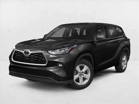 Used 2021 Toyota Highlander LE FWD image 1