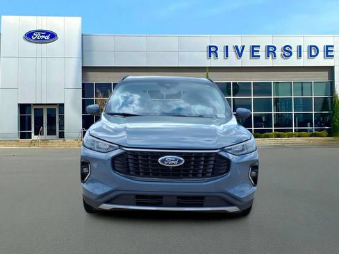 Used 2023 Ford Escape Platinum w/ Premium Technology Package AWD/4WD image 2