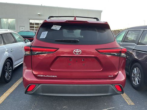Used 2022 Toyota Highlander XLE image 5