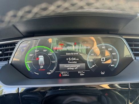 Used 2023 Audi e-tron Premium Plus image 21