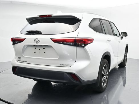 Used 2023 Toyota Highlander XLE AWD/4WD image 6