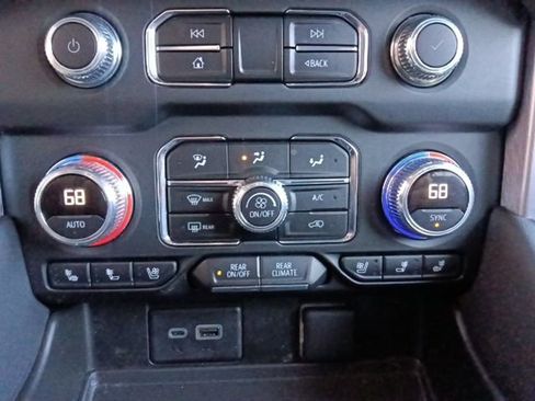 Used 2024 GMC Yukon XL SLT image 24