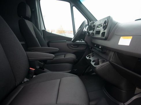 Used 2025 Mercedes-Benz Sprinter 2500 image 33