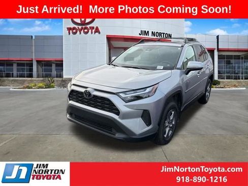 Used 2025 Toyota RAV4 XLE w/ Convenience Package FWD image 3