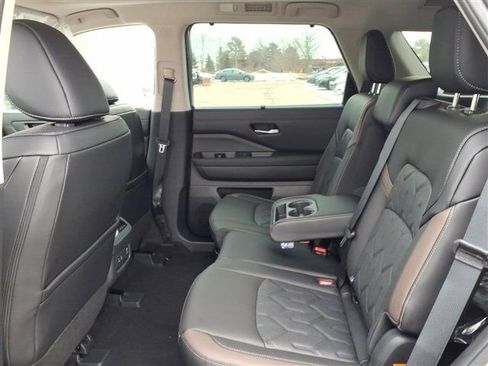 New 2026 Nissan Pathfinder Platinum image 29