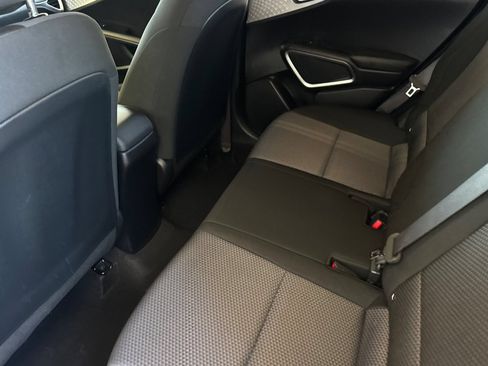 Used 2025 Kia Soul LX w/ LX Technology Package FWD image 12