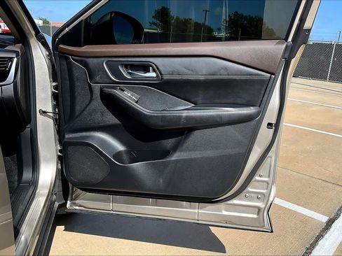 Used 2023 Nissan Rogue SL image 22