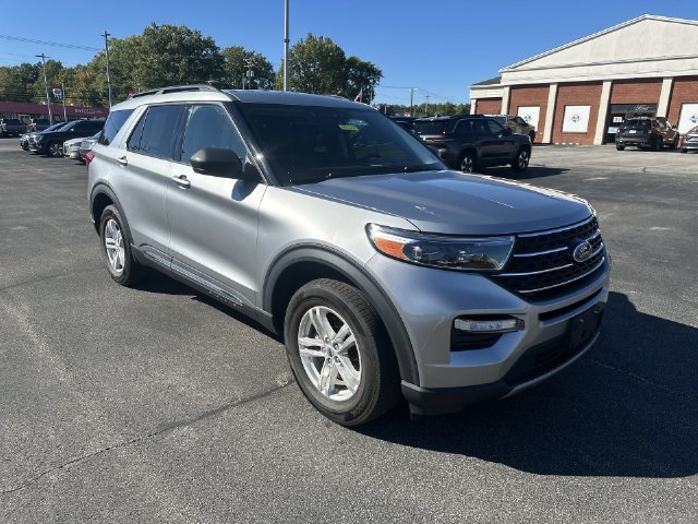Used 2023 Ford Explorer XLT w/ Equipment Group 202A AWD/4WD image 17