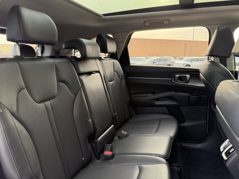 Used 2024 Kia Sorento S w/ Panoramic Sunroof Package image 40