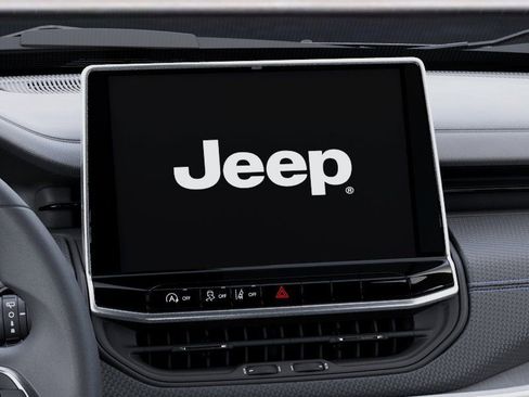 New 2026 Jeep Compass Latitude AWD/4WD image 18